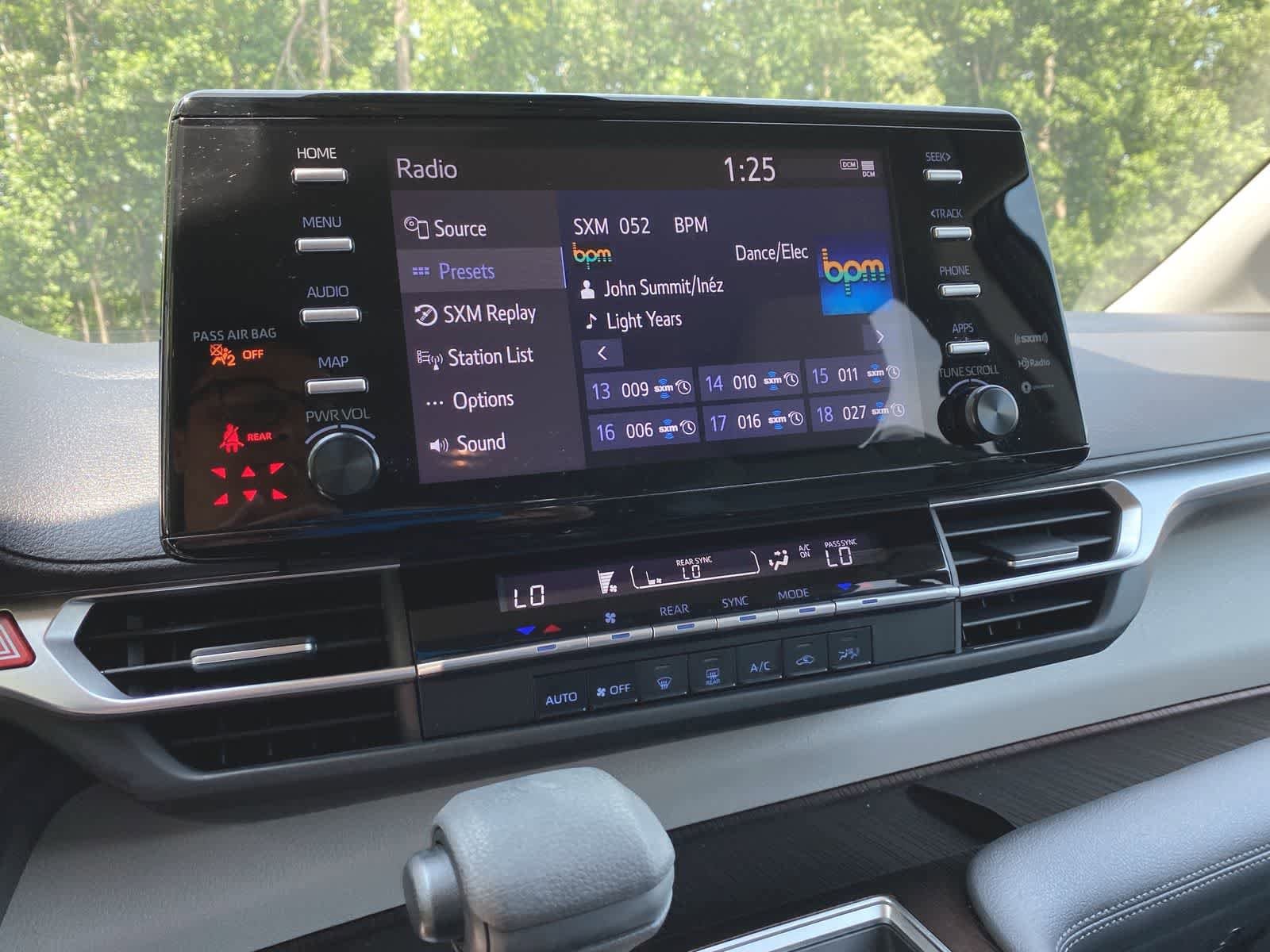 2023 Toyota Sienna LE 26