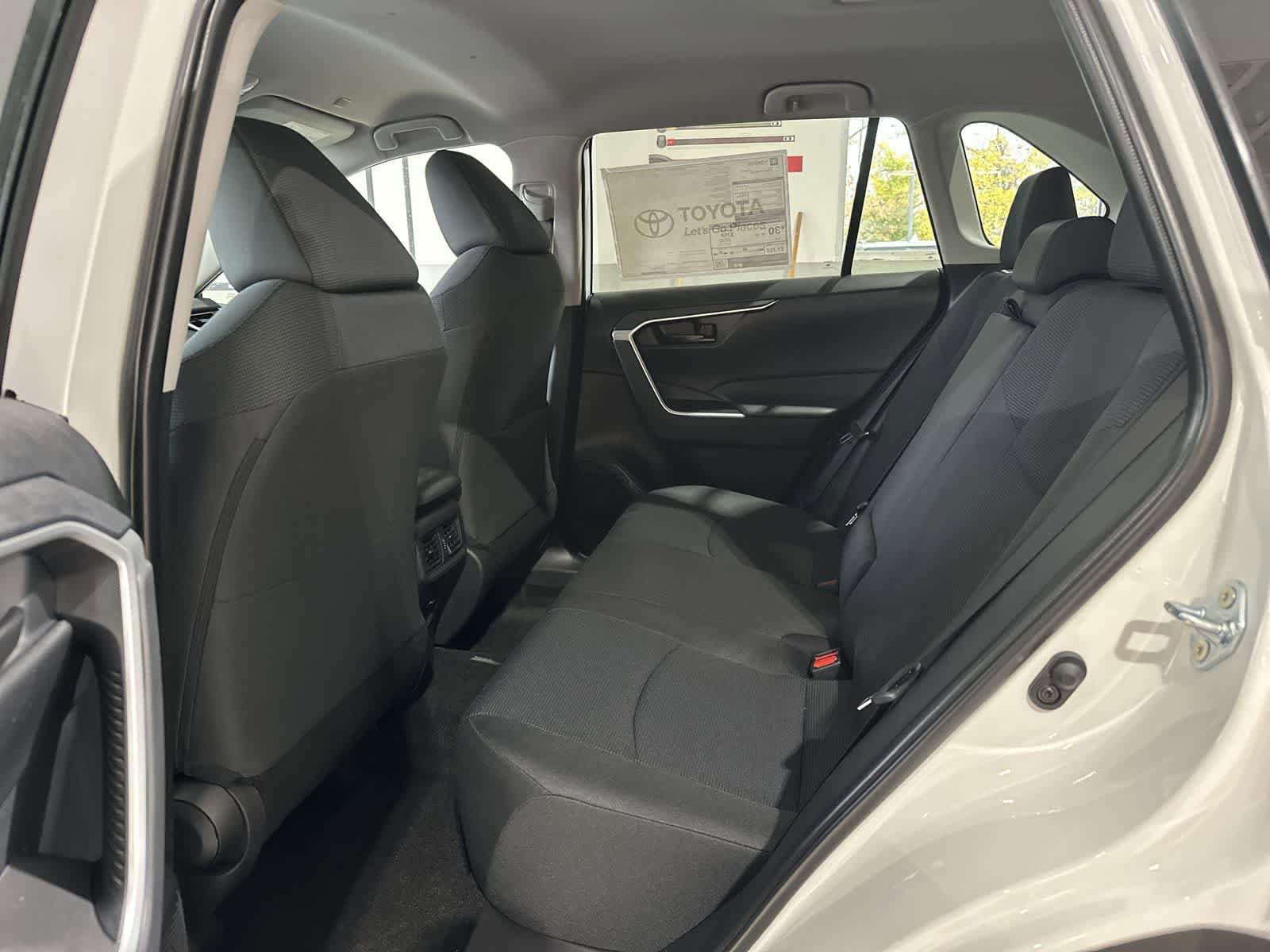 Thumbnail: 2025 Toyota RAV4 - 28