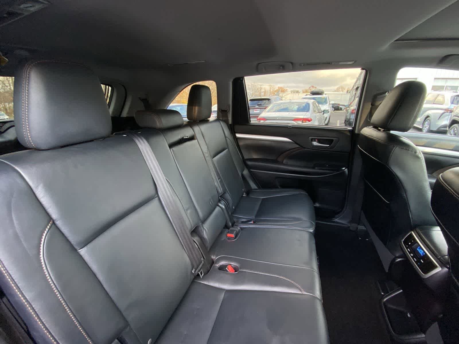 Thumbnail: 2016 Toyota Highlander - 31