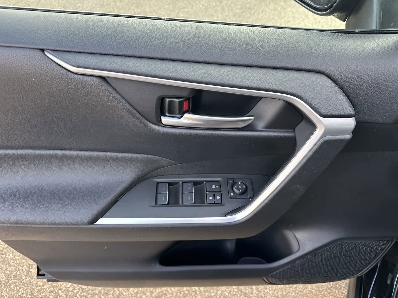 Thumbnail: 2025 Toyota RAV4 - 20