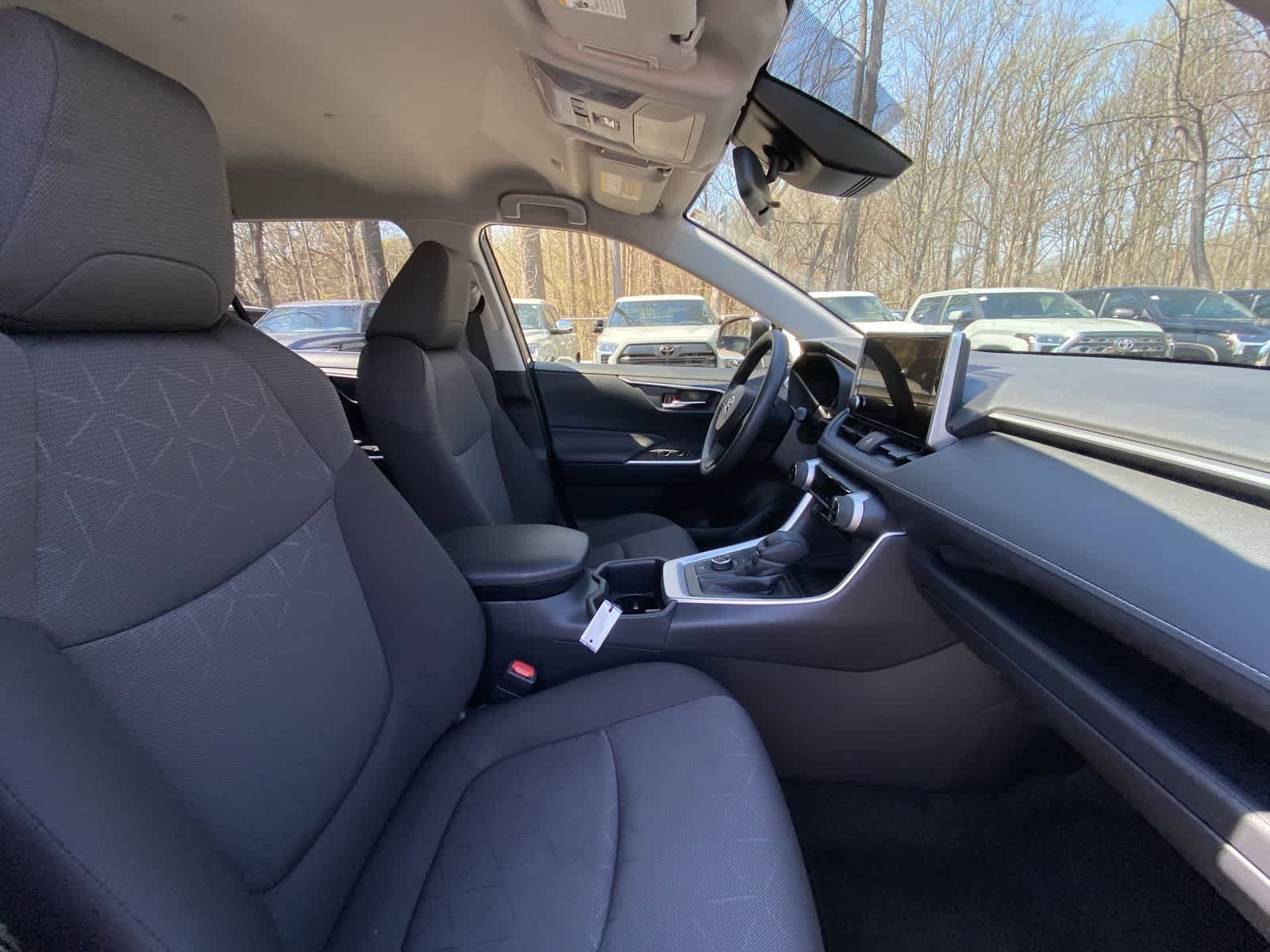 Thumbnail: 2025 Toyota RAV4 - 23