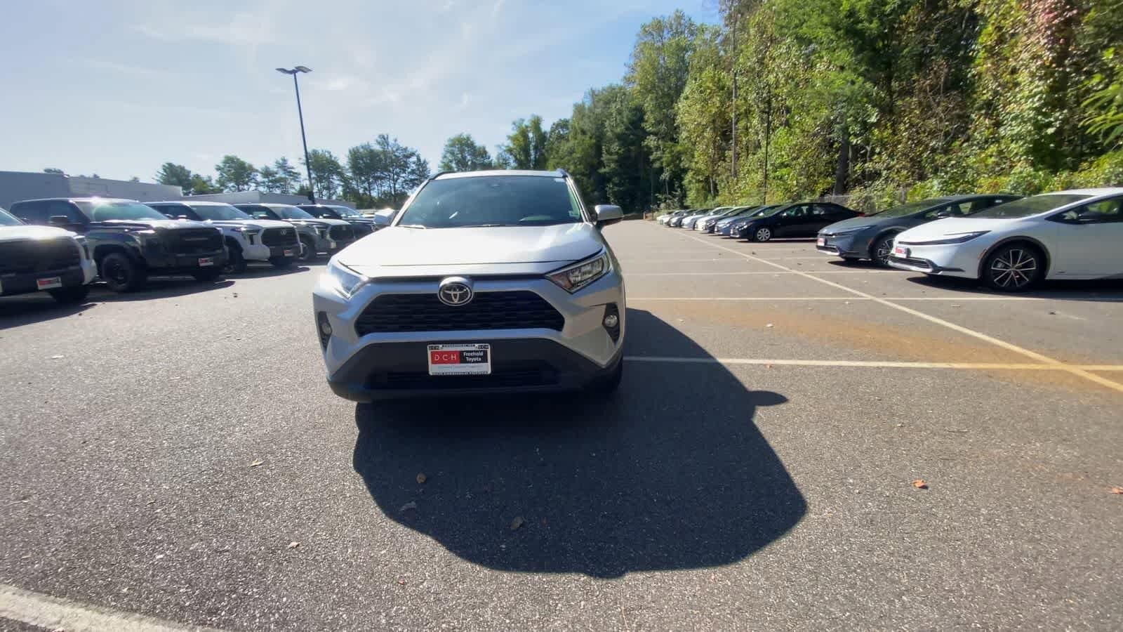 2021 Toyota RAV4 XLE Premium photo 3