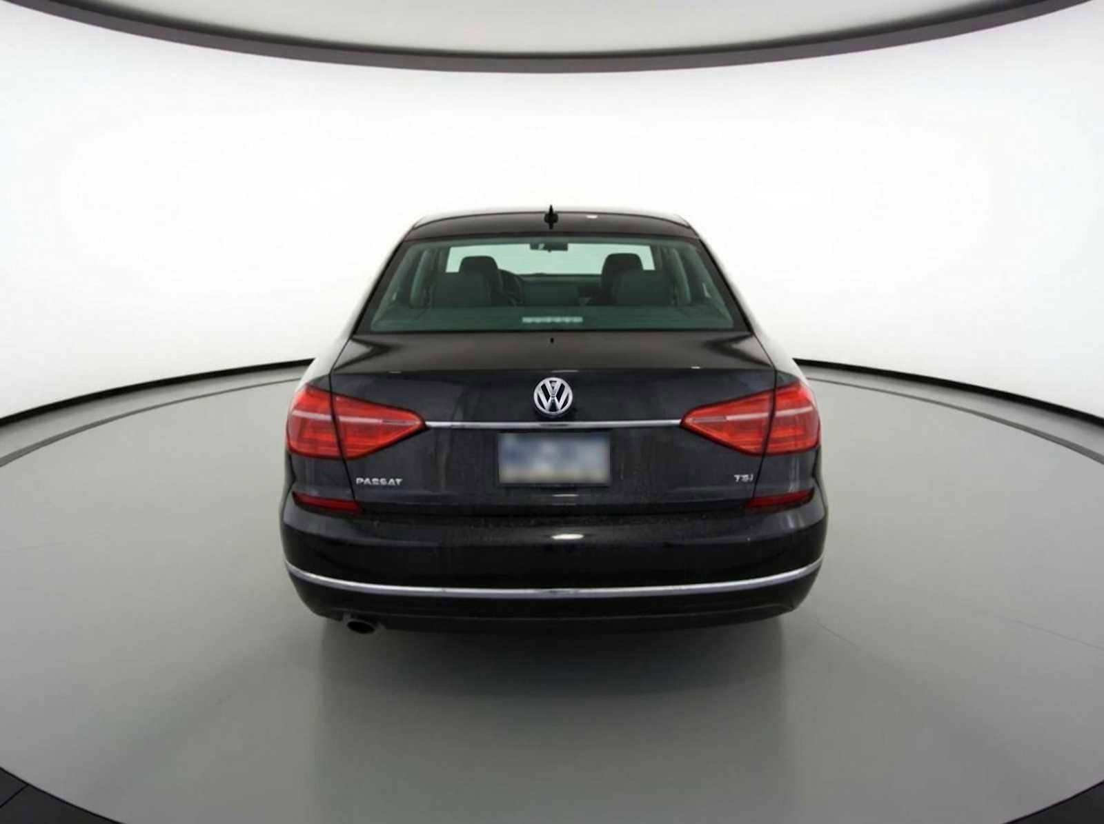 Thumbnail: 2016 Volkswagen Passat - 7