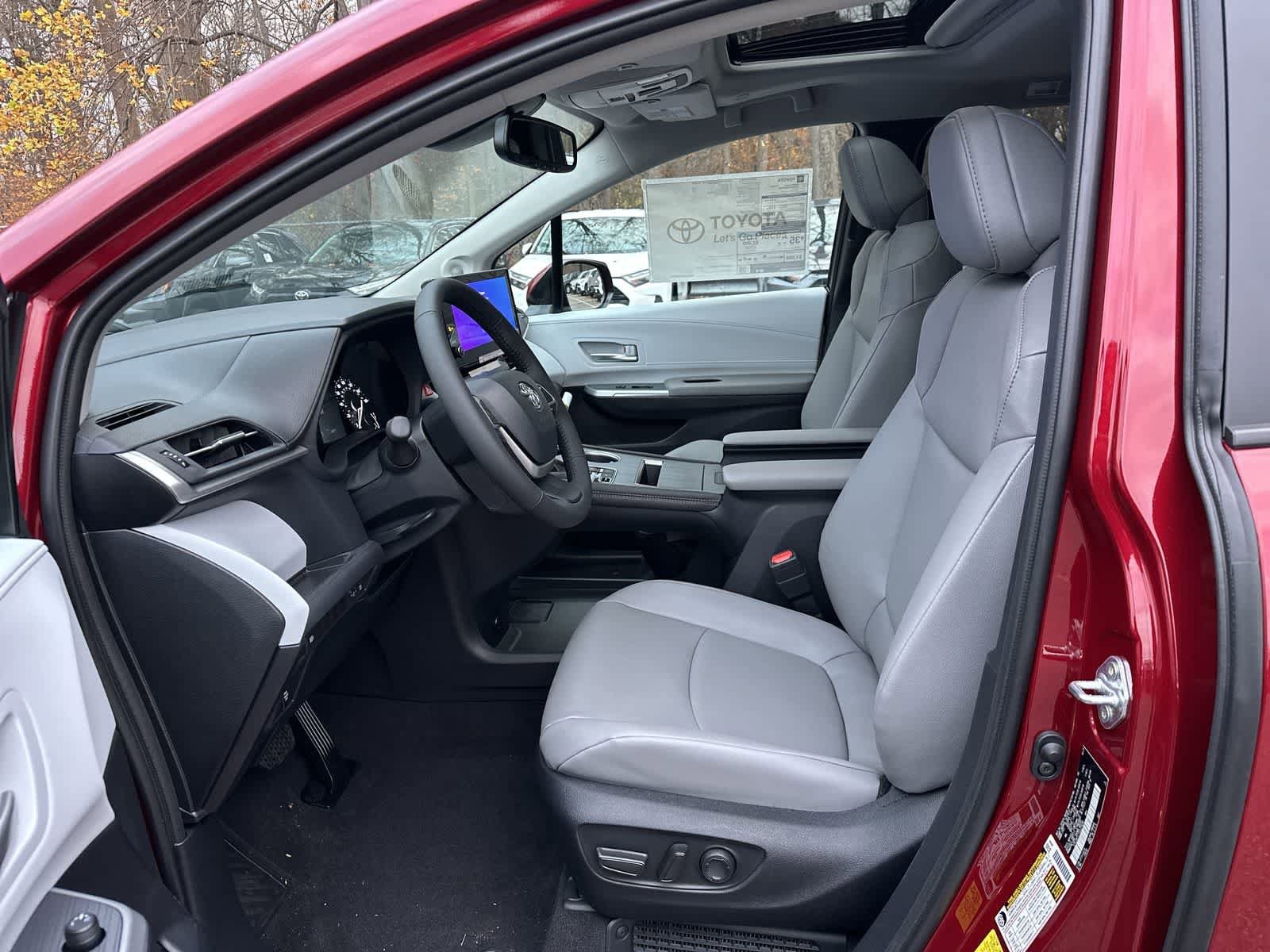 Thumbnail: 2025 Toyota Sienna - 28