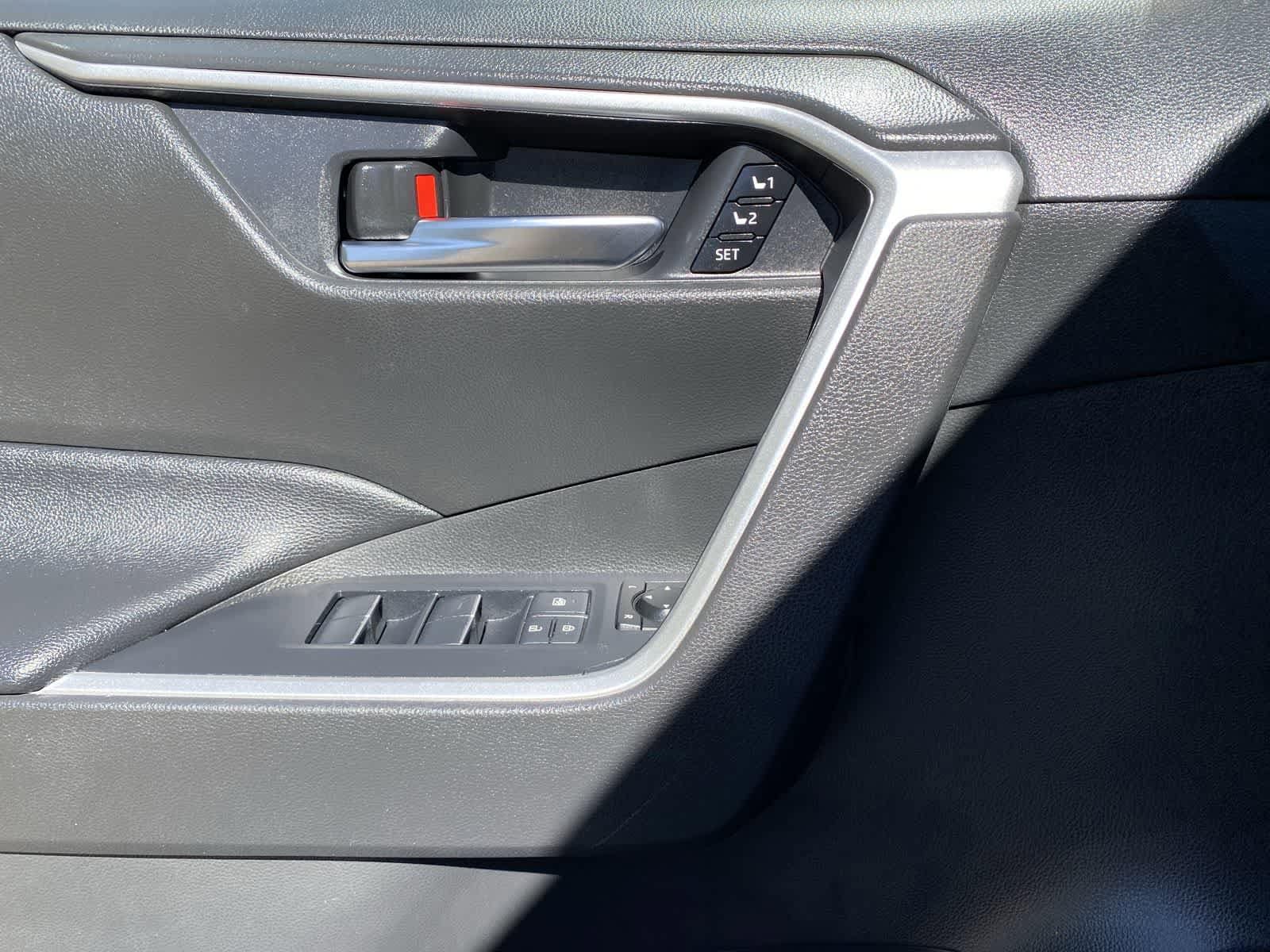 Thumbnail: 2021 Toyota RAV4 - 16