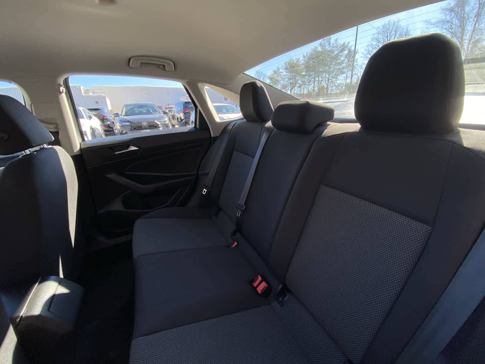 Thumbnail: 2019 Volkswagen Jetta - 32