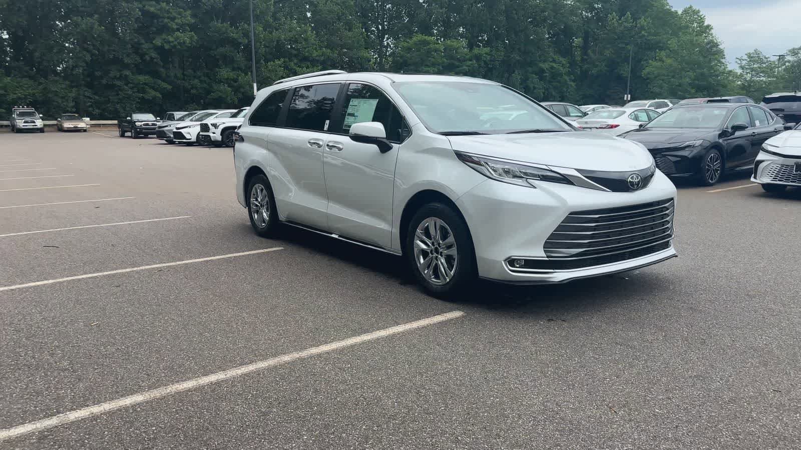 Thumbnail: 2026 Toyota Sienna - 2