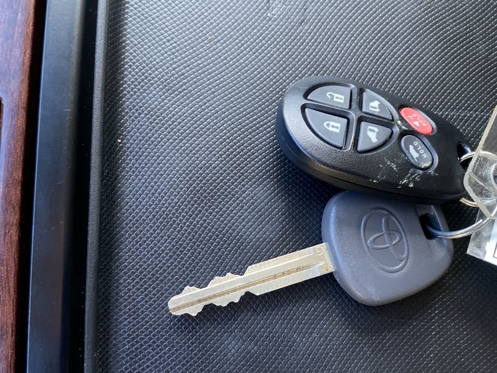 Thumbnail: 2014 Toyota Sienna - 31