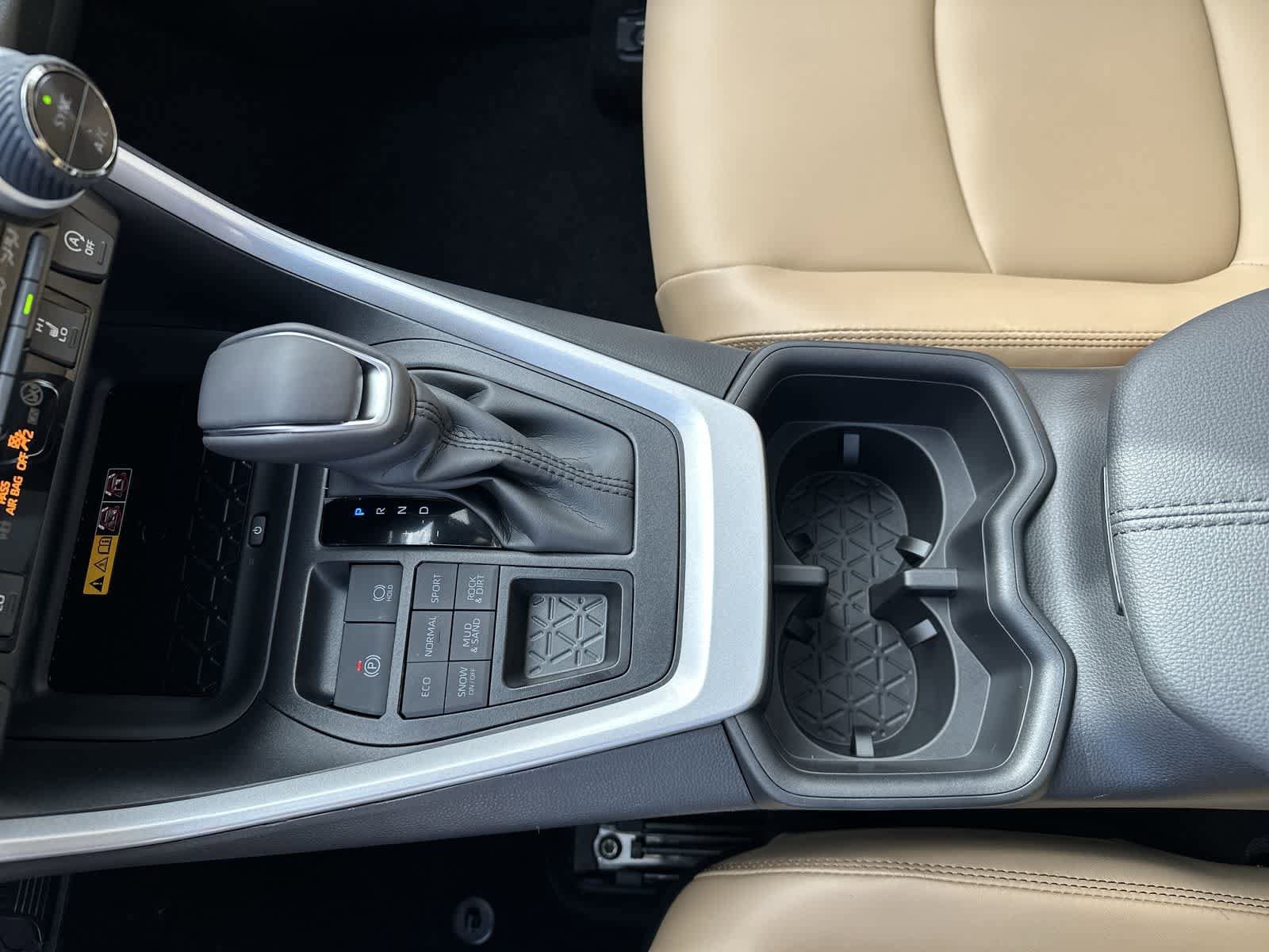 Thumbnail: 2025 Toyota RAV4 - 25