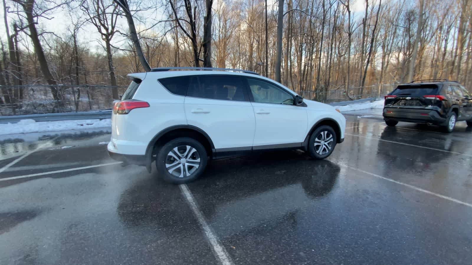 Thumbnail: 2018 Toyota RAV4 - 14