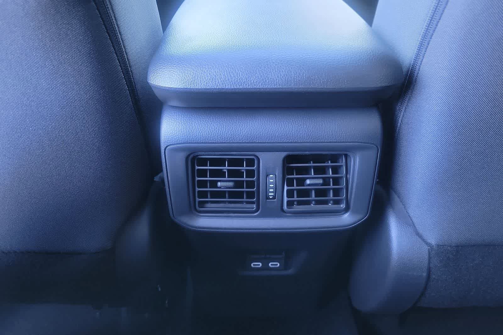 2025 Toyota RAV4 XLE 34