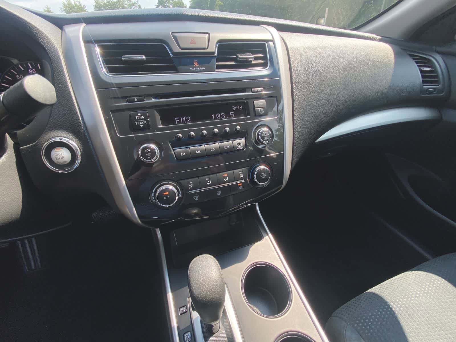 Thumbnail: 2015 Nissan Altima - 19