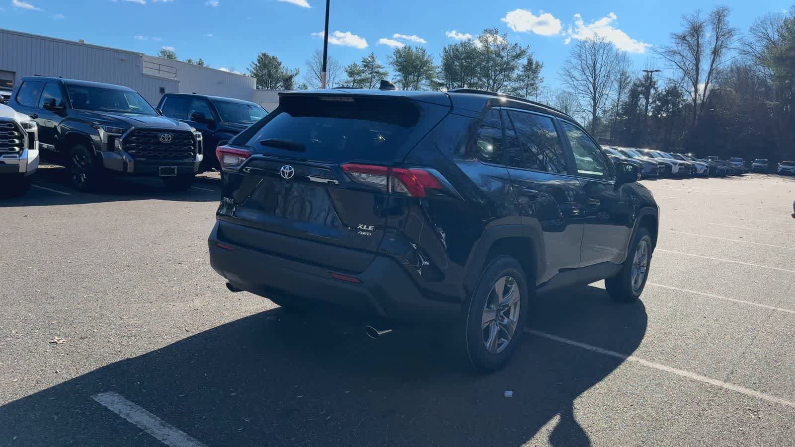 Thumbnail: 2025 Toyota RAV4 - 8