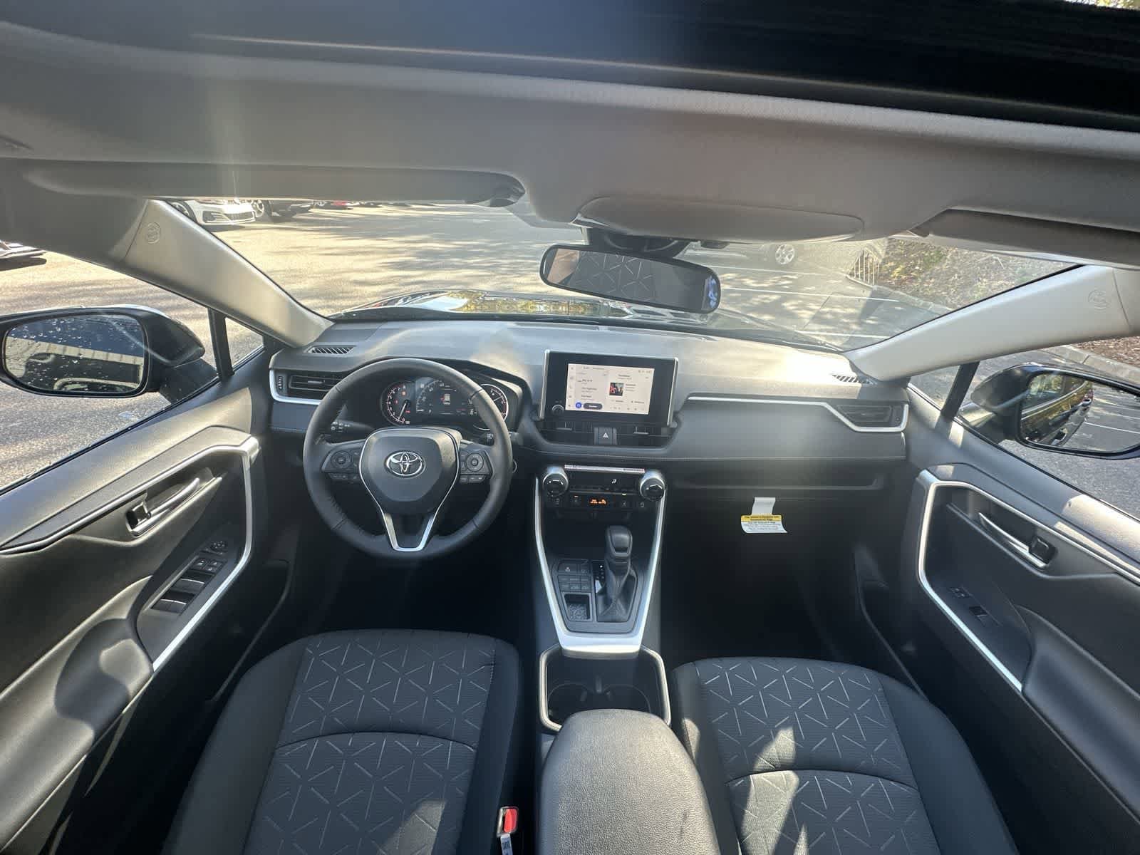 Thumbnail: 2025 Toyota RAV4 - 29