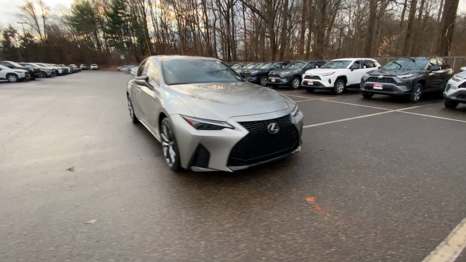 2022 Lexus IS 350 F SPORT photo 3