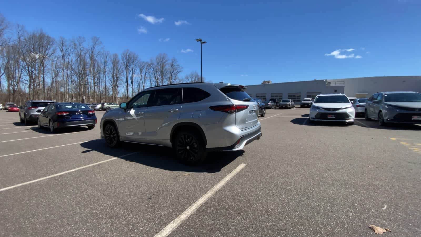 Thumbnail: 2025 Toyota Highlander - 7