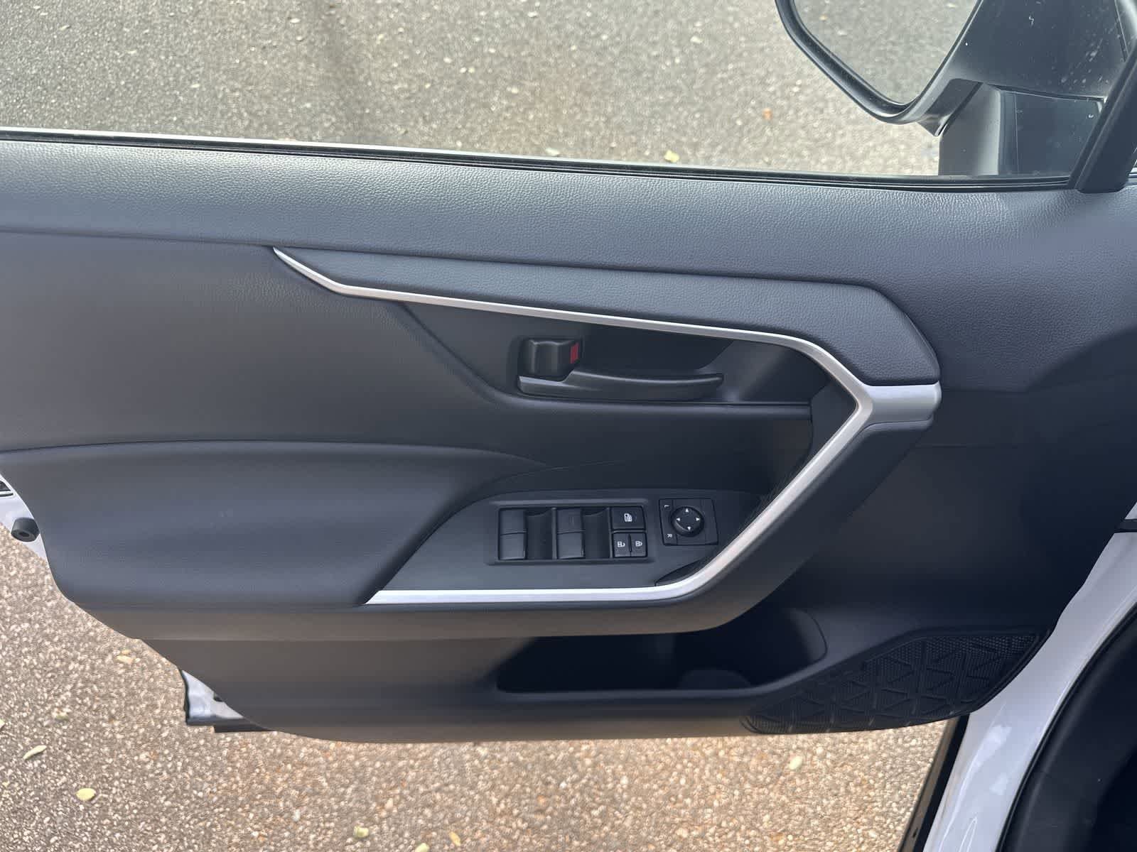 Thumbnail: 2025 Toyota RAV4 - 17