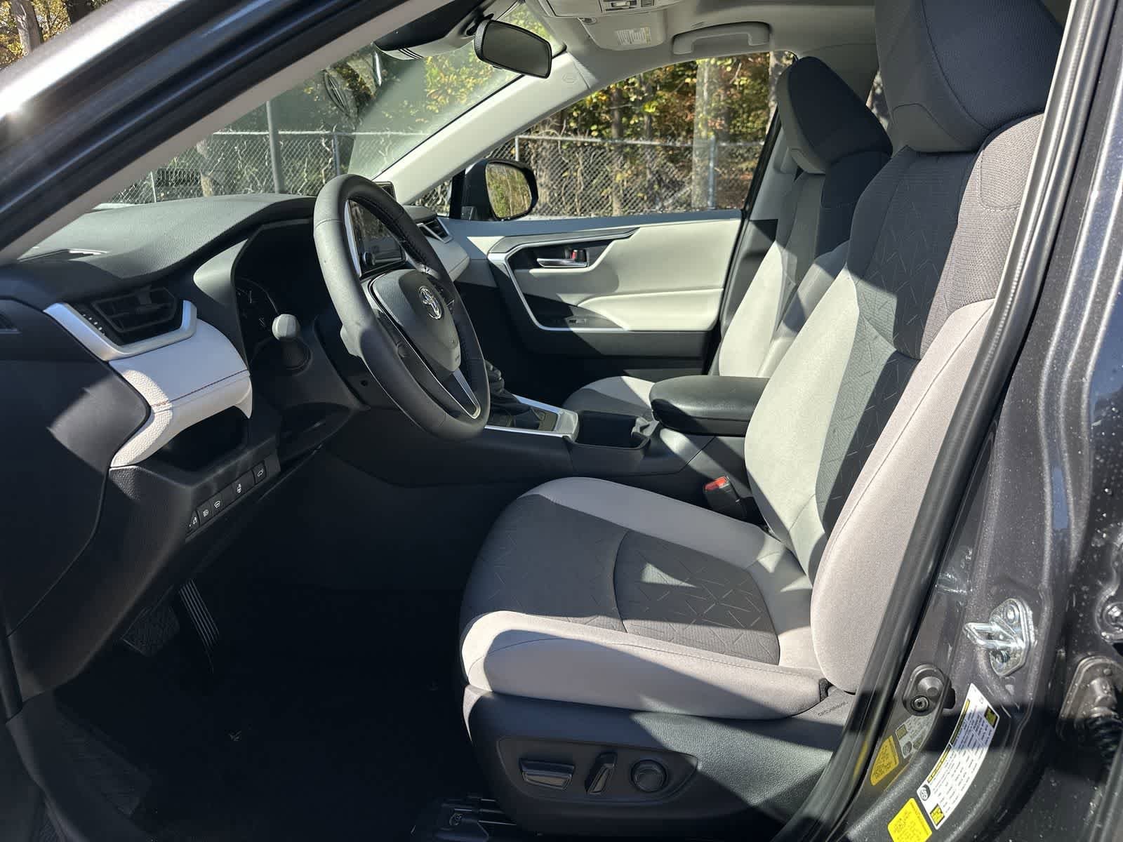 Thumbnail: 2025 Toyota RAV4 - 25