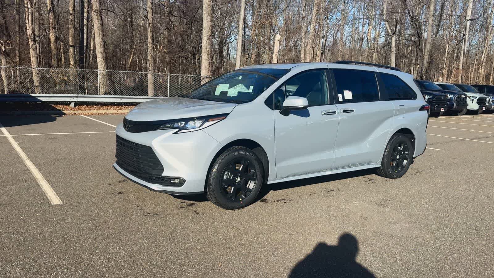 Thumbnail: 2026 Toyota Sienna - 4