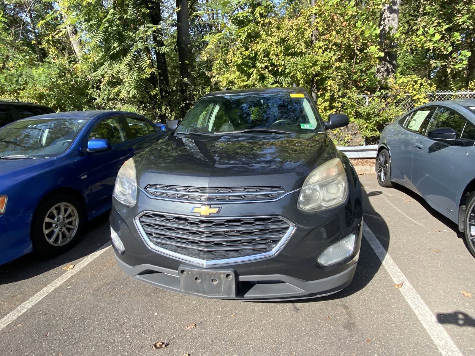 2017 Chevrolet Equinox LT photo 2