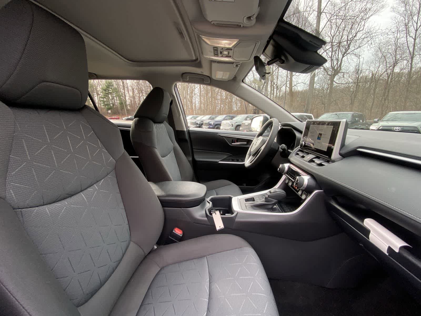 Thumbnail: 2025 Toyota RAV4 - 28