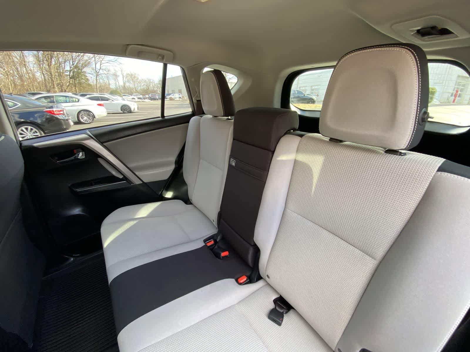 Thumbnail: 2016 Toyota RAV4 - 27