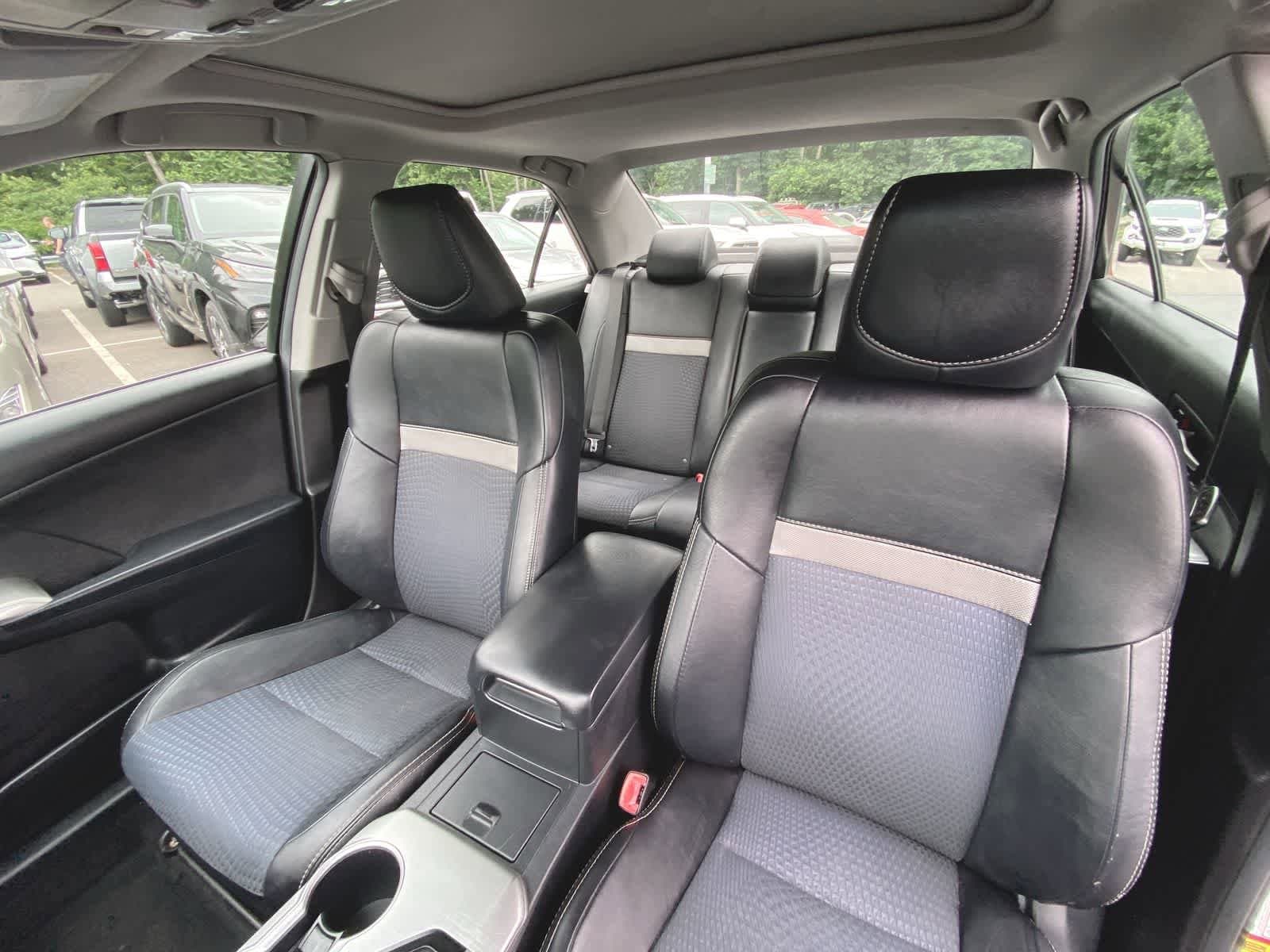 Thumbnail: 2012 Toyota Camry - 18