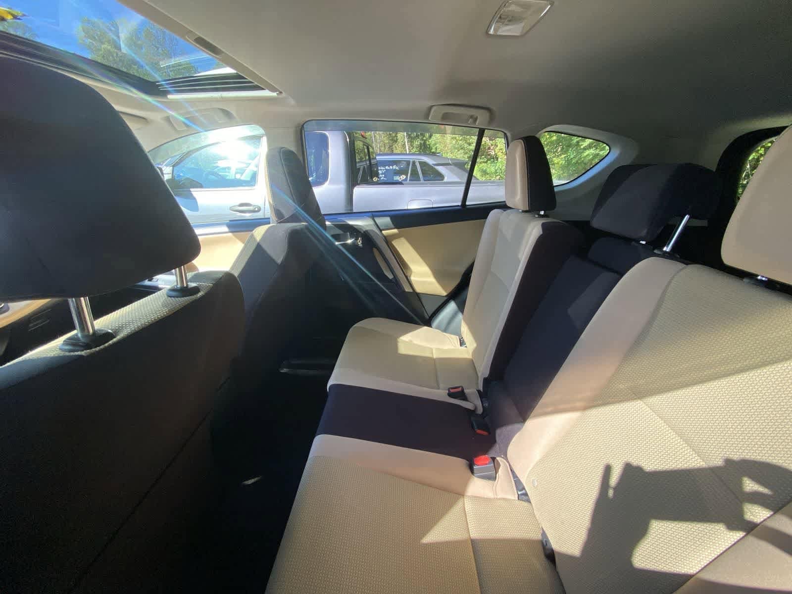 Thumbnail: 2018 Toyota RAV4 - 8