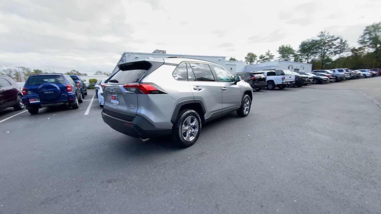 Thumbnail: 2024 Toyota RAV4 - 8
