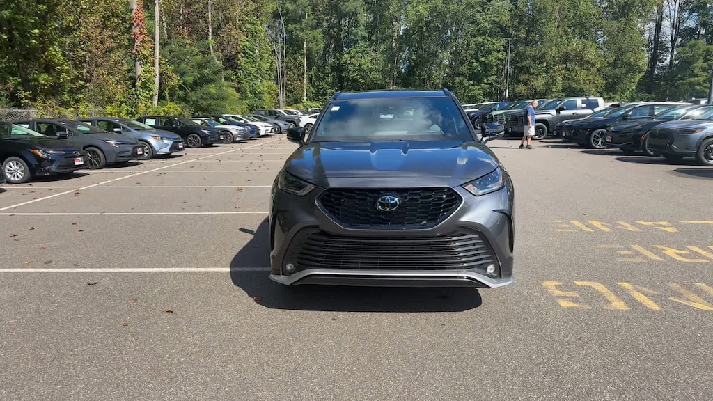 New 2025 Toyota Highlander XSE SUV