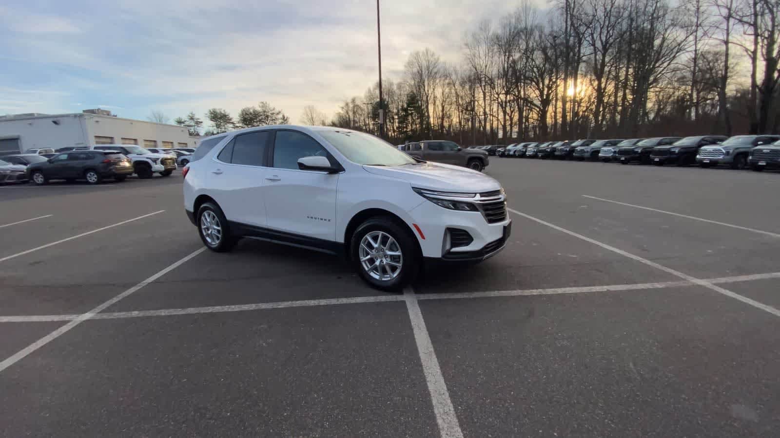 Thumbnail: 2022 Chevrolet Equinox - 9