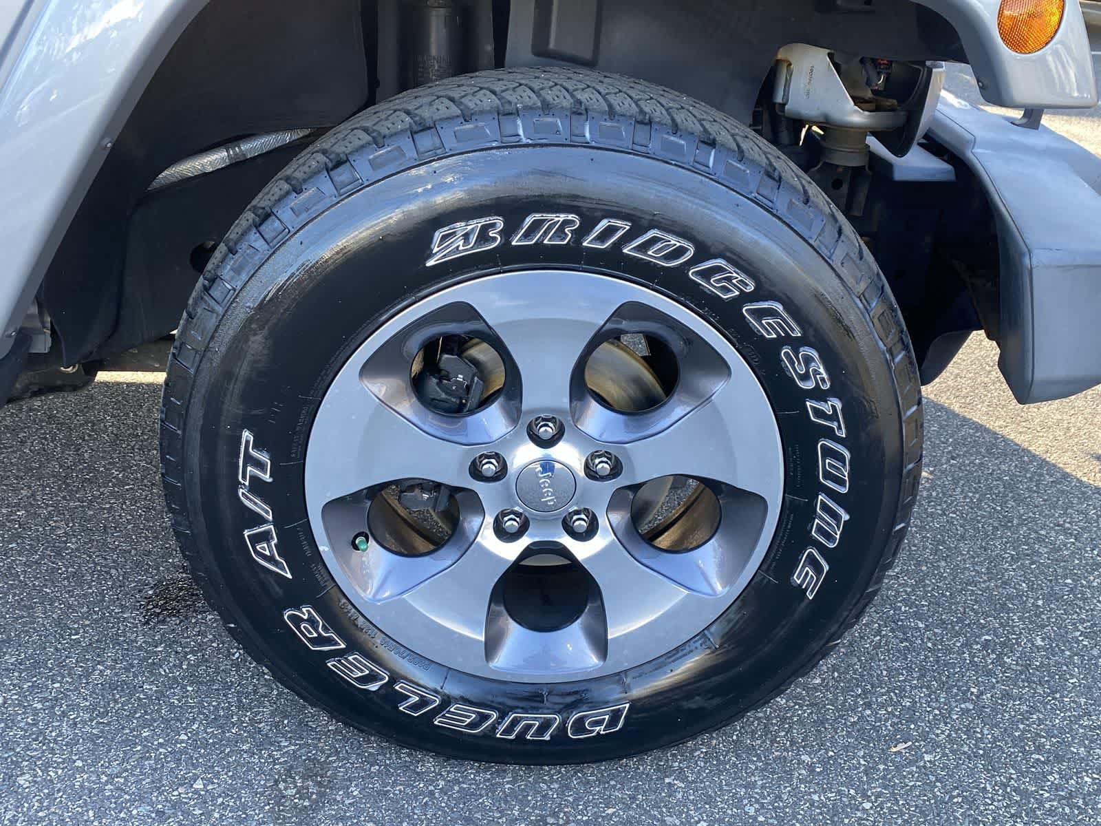 Thumbnail: 2016 Jeep Wrangler - 14