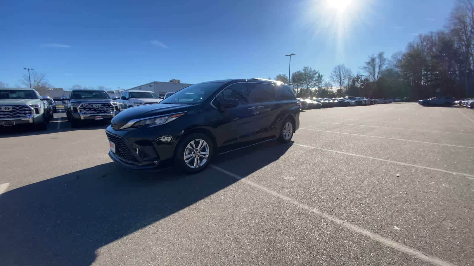 Thumbnail: 2023 Toyota Sienna - 5