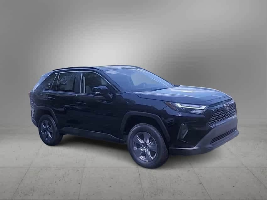2025 Toyota RAV4 XLE 2