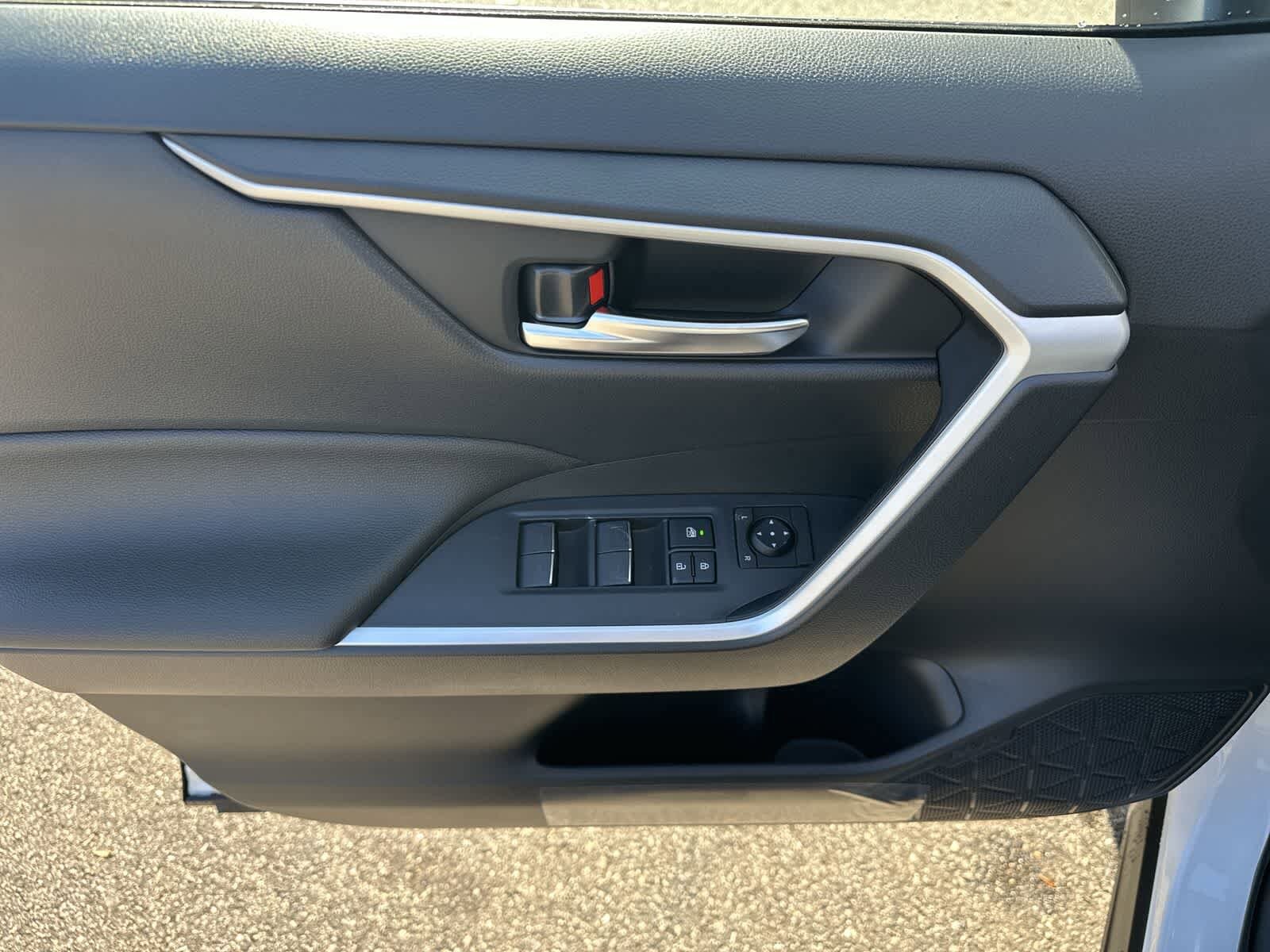 Thumbnail: 2025 Toyota RAV4 - 18