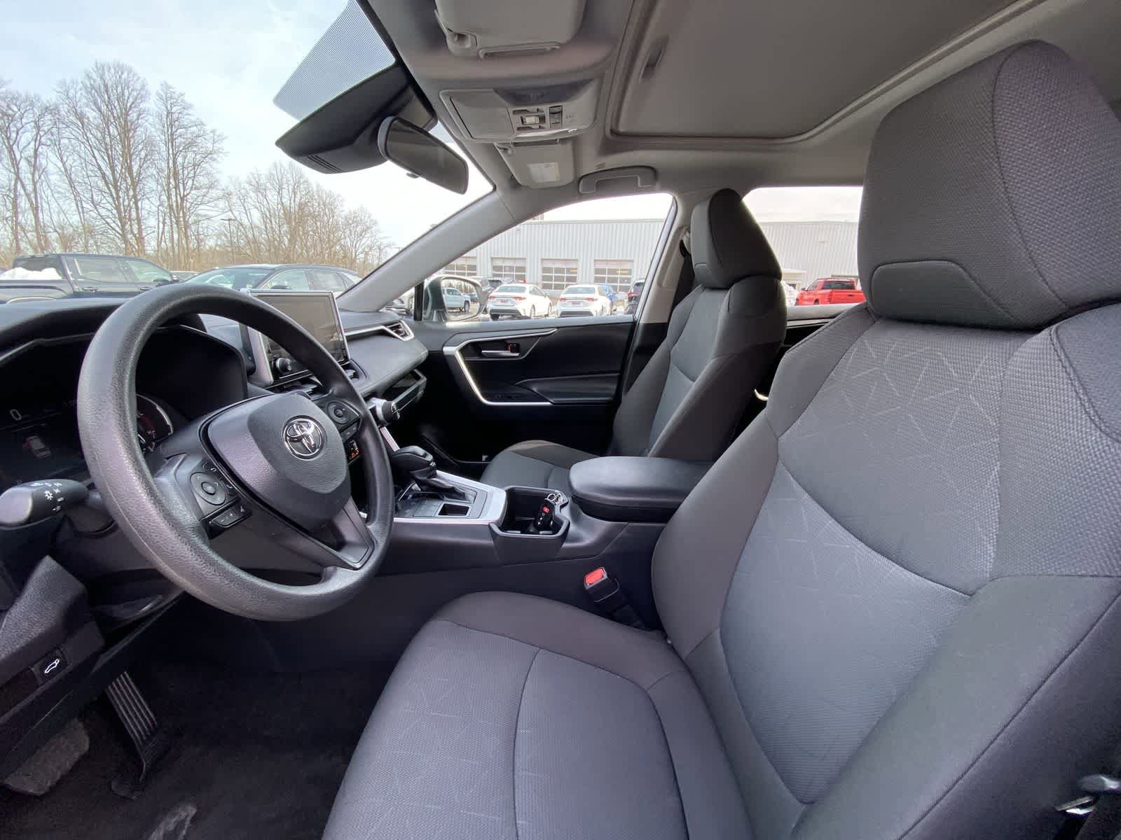 Thumbnail: 2025 Toyota RAV4 - 17