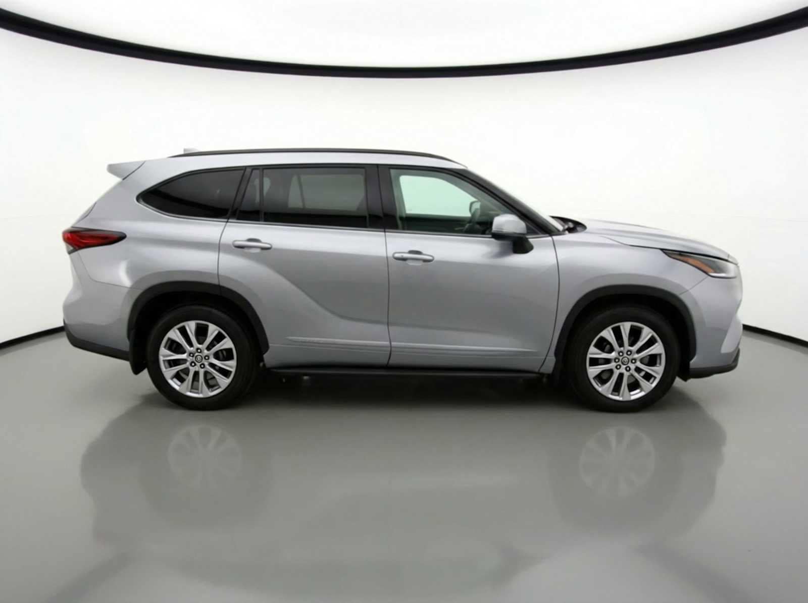 Thumbnail: 2022 Toyota Highlander - 5