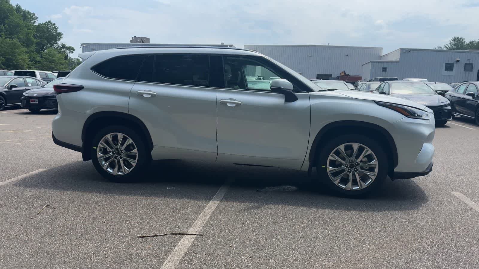 Thumbnail: 2026 Toyota Highlander - 9
