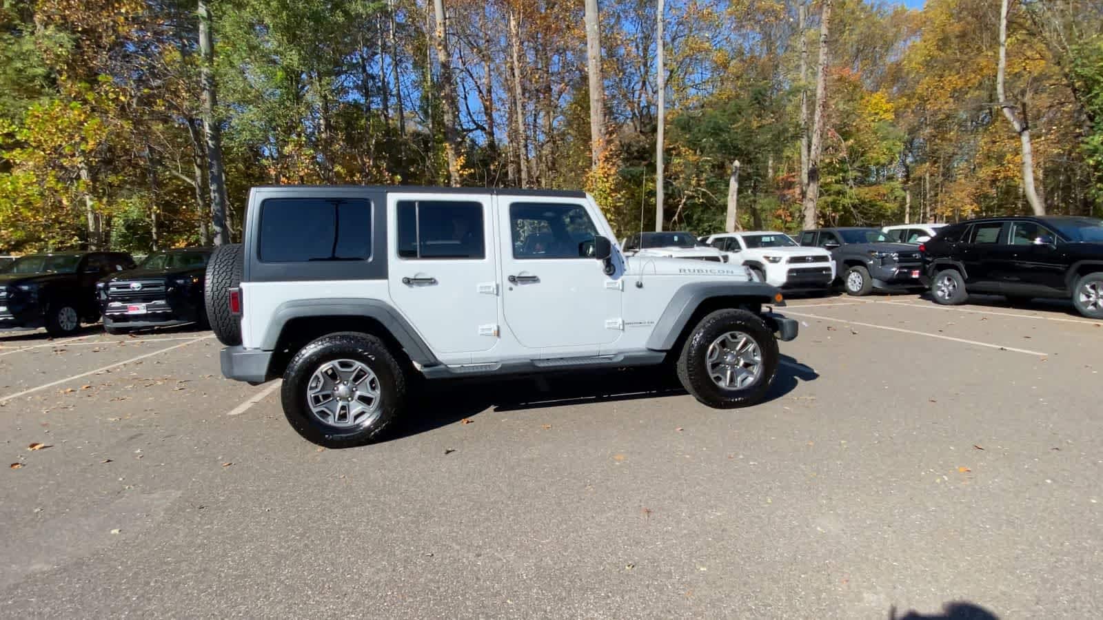 Thumbnail: 2015 Jeep Wrangler - 9