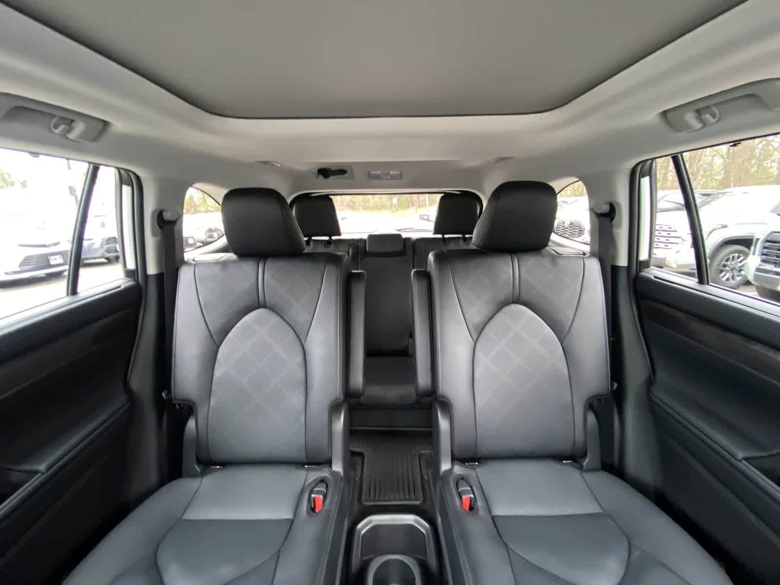 Thumbnail: 2025 Toyota Highlander - 28