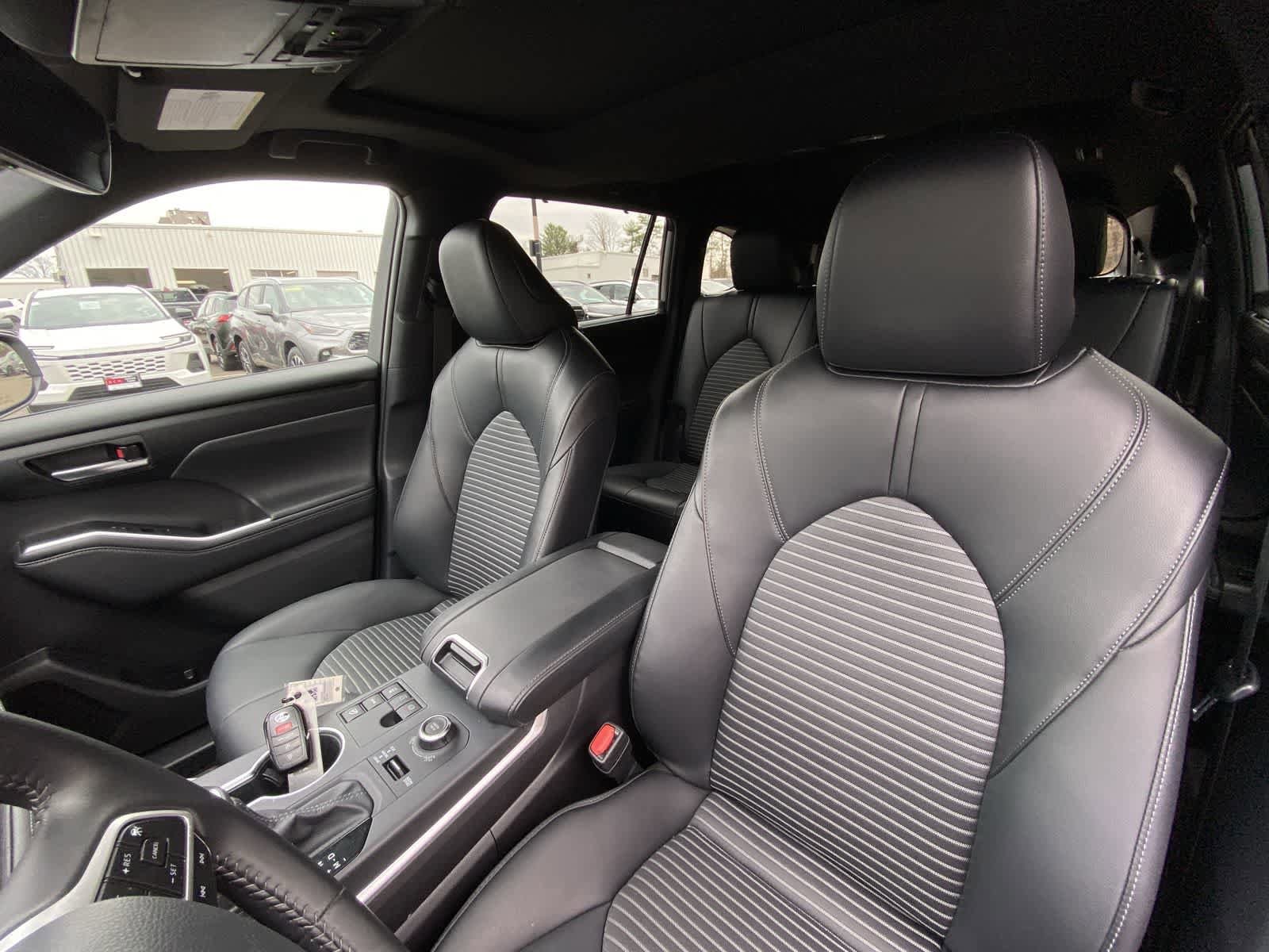 Thumbnail: 2025 Toyota Highlander - 18