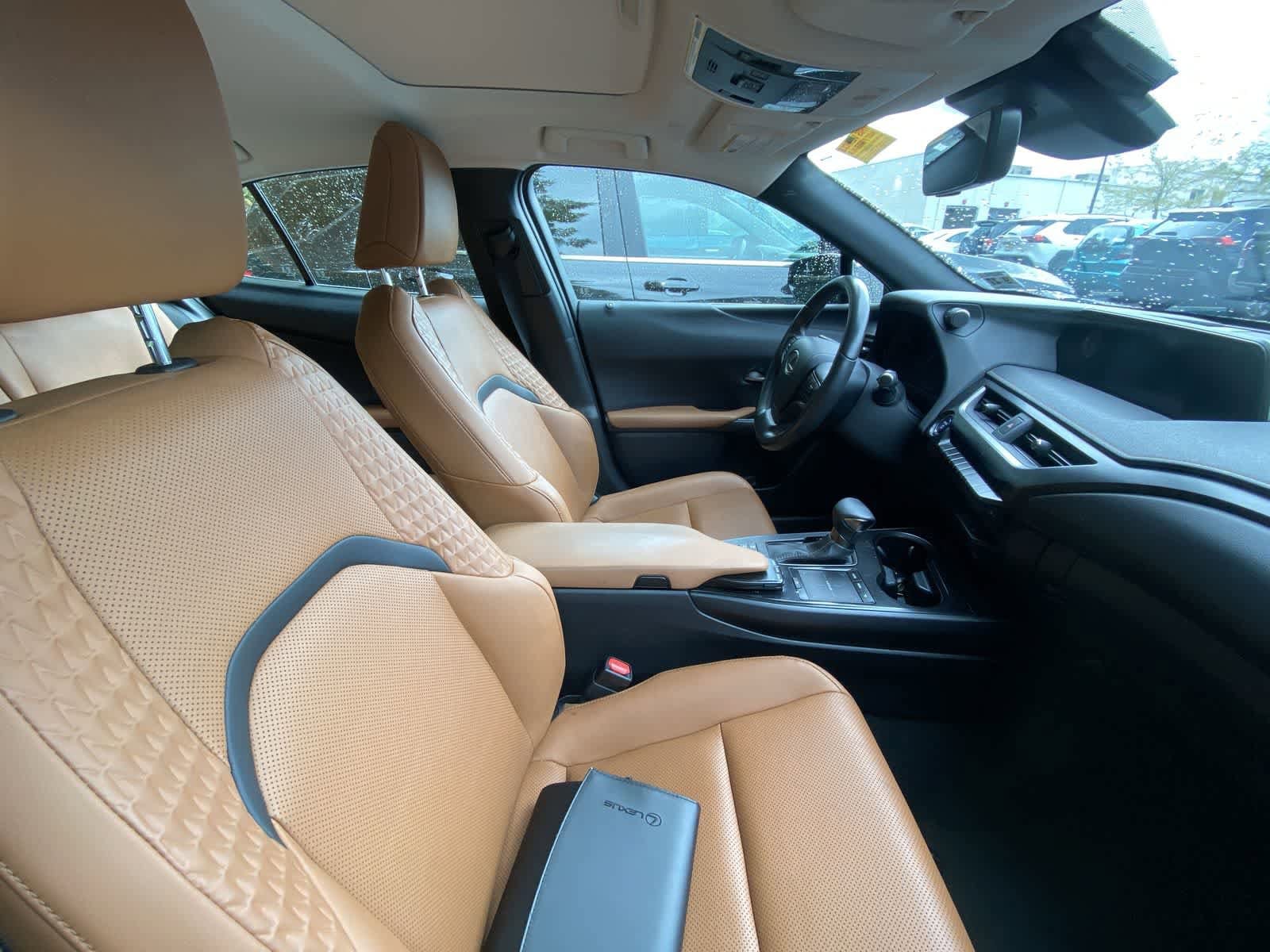 Thumbnail: 2022 Lexus UX - 5