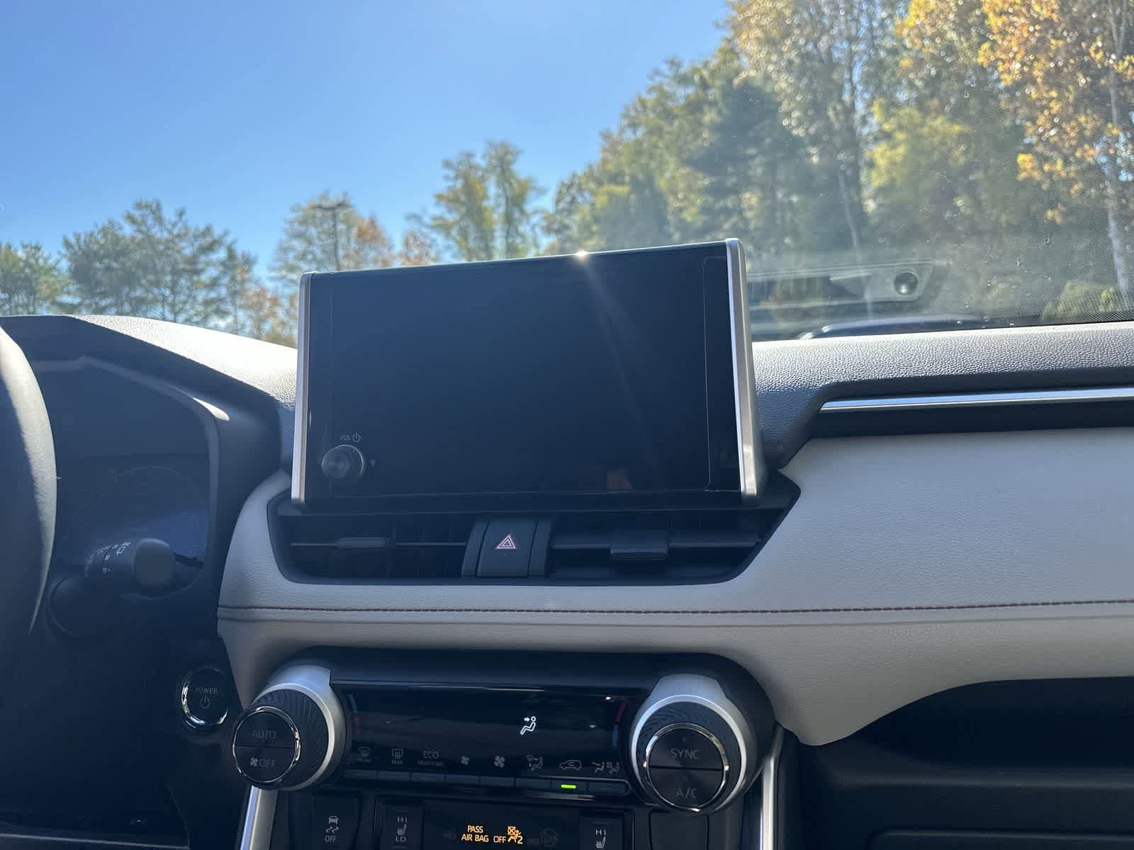 Thumbnail: 2025 Toyota RAV4 - 21