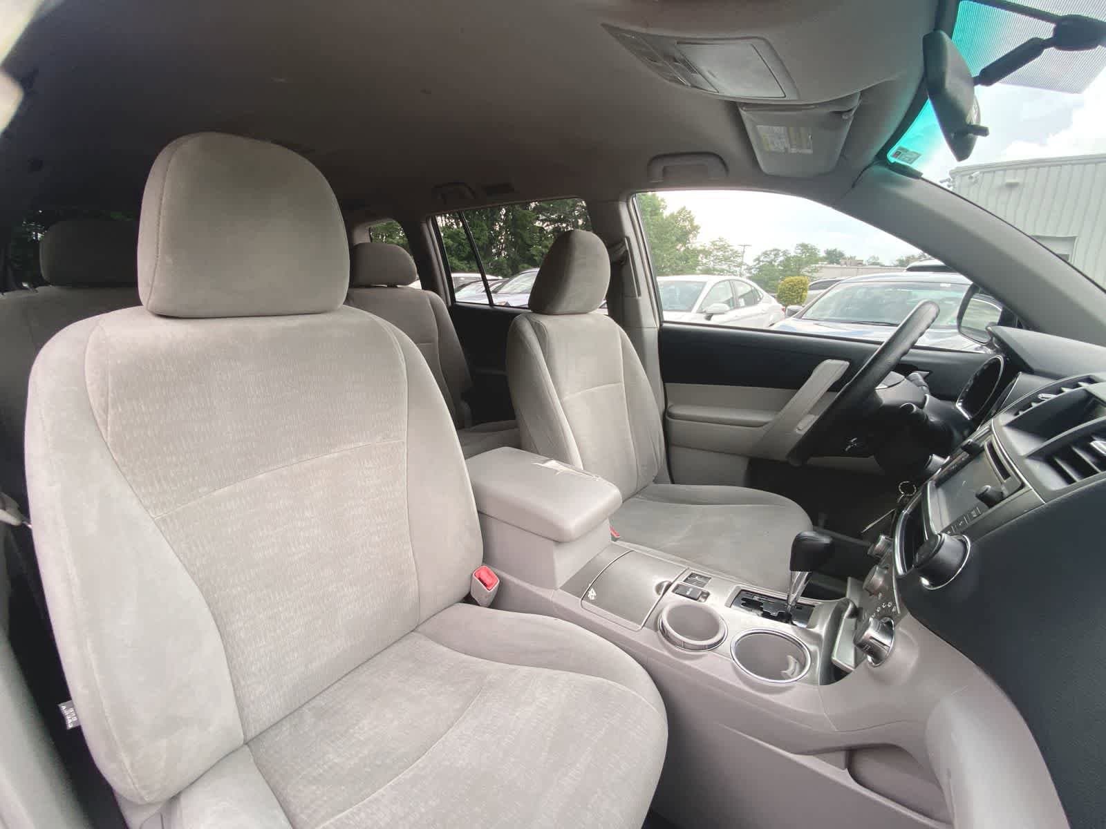 Thumbnail: 2013 Toyota Highlander - 21