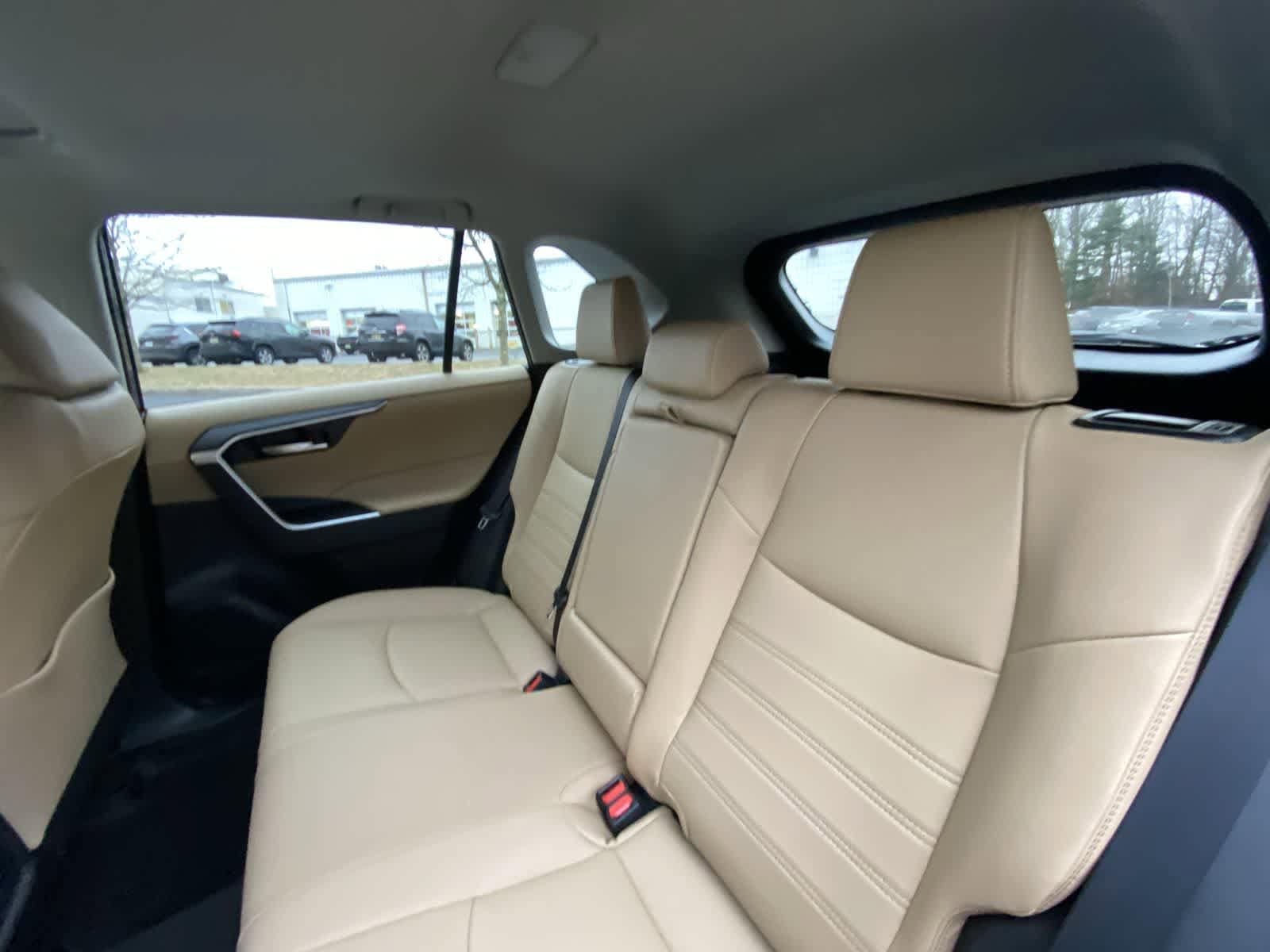 Thumbnail: 2025 Toyota RAV4 - 33