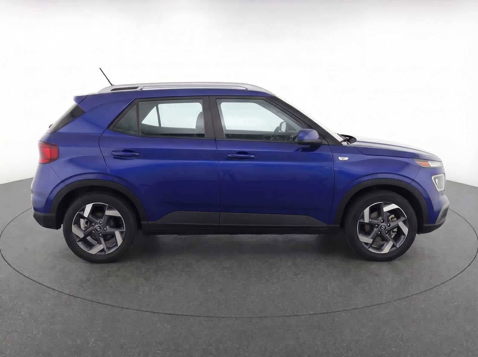 Thumbnail: 2023 Hyundai Venue - 9