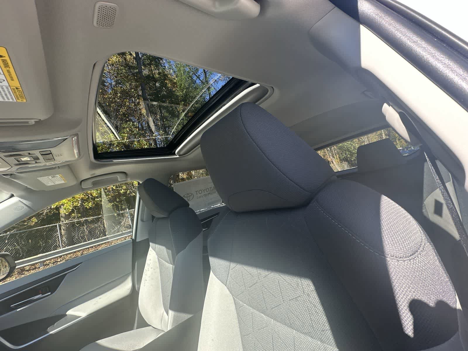 Thumbnail: 2025 Toyota RAV4 - 26