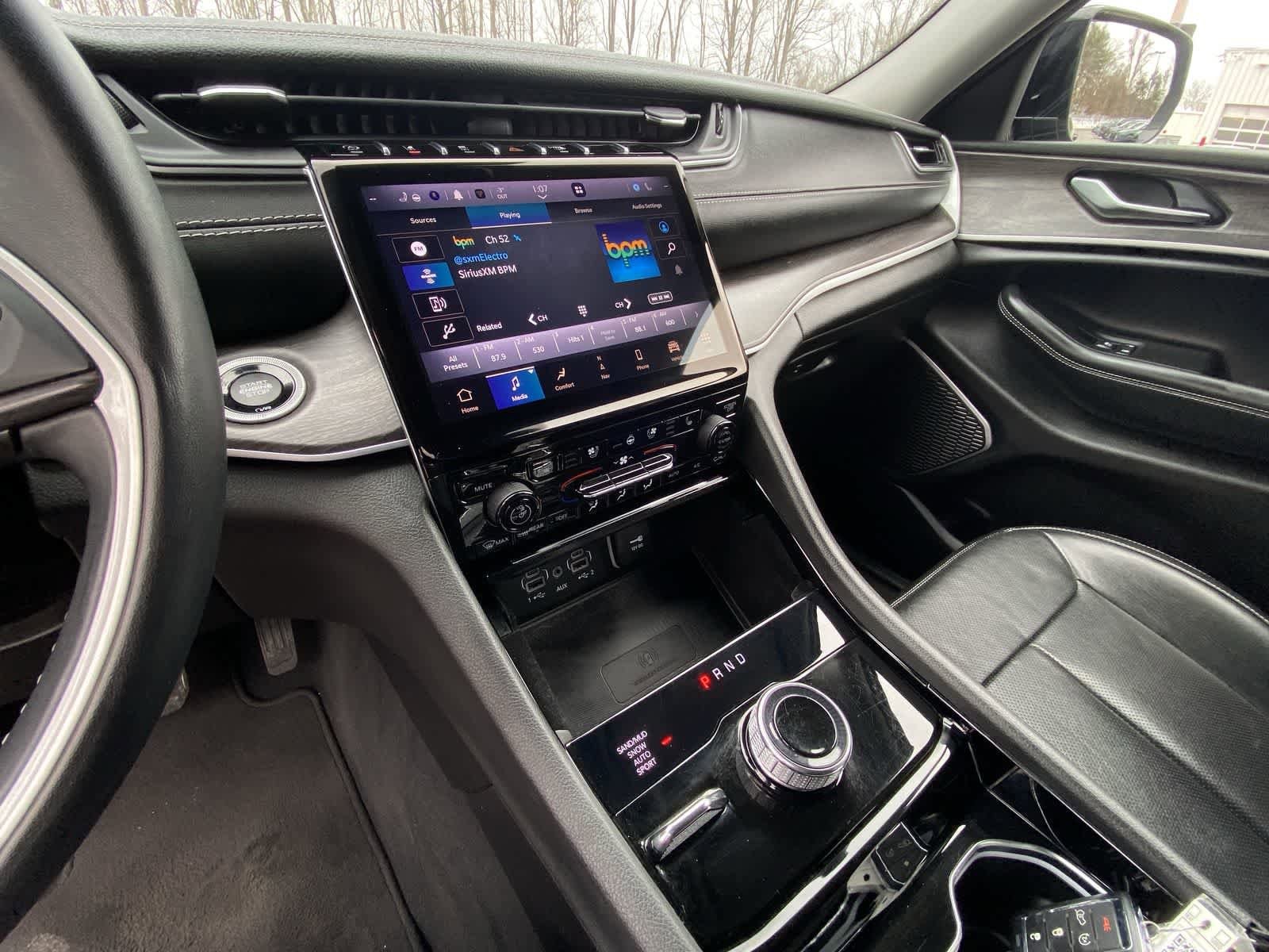 Thumbnail: 2022 Jeep Grand Cherokee - 23