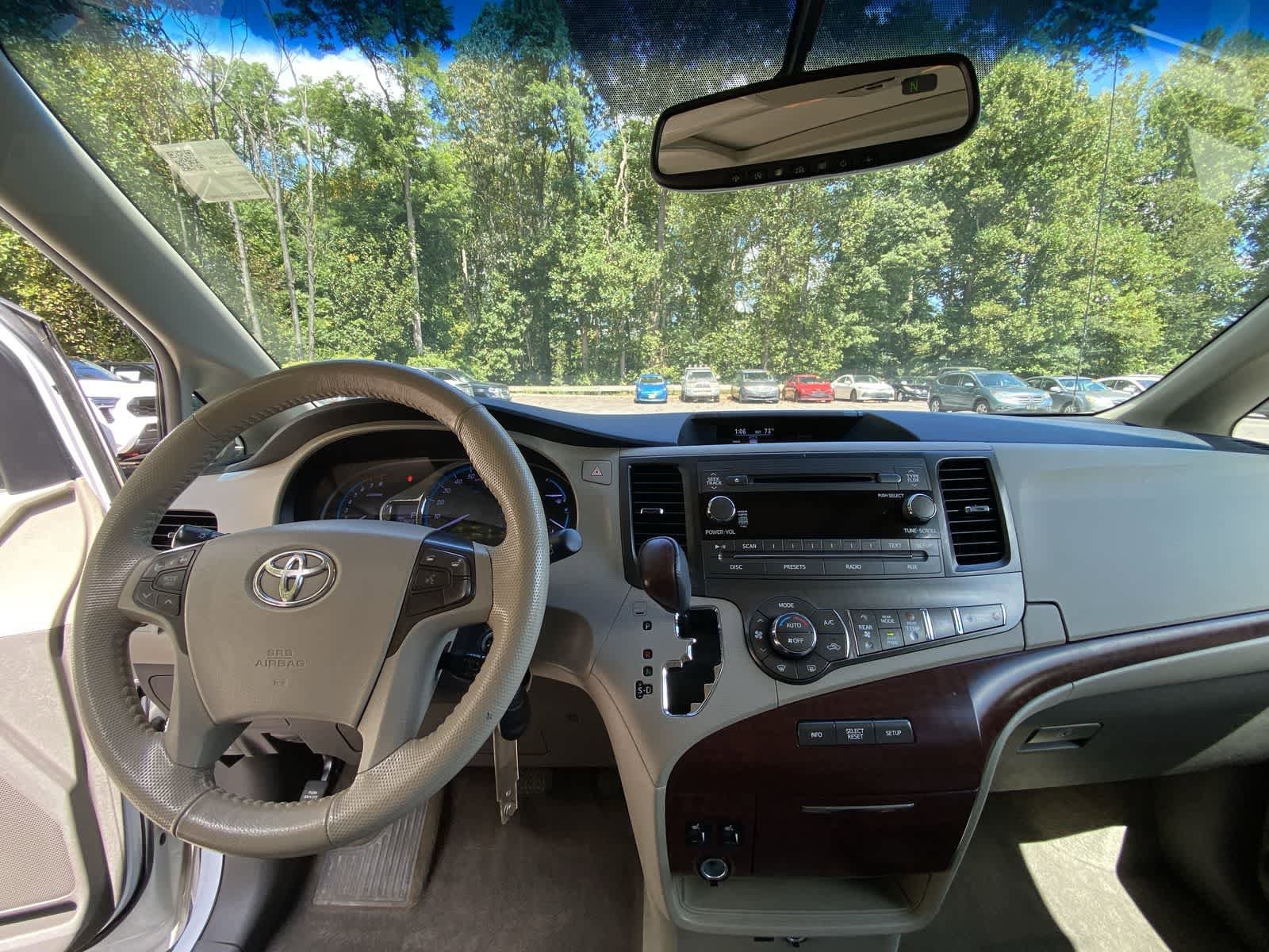 Thumbnail: 2014 Toyota Sienna - 19