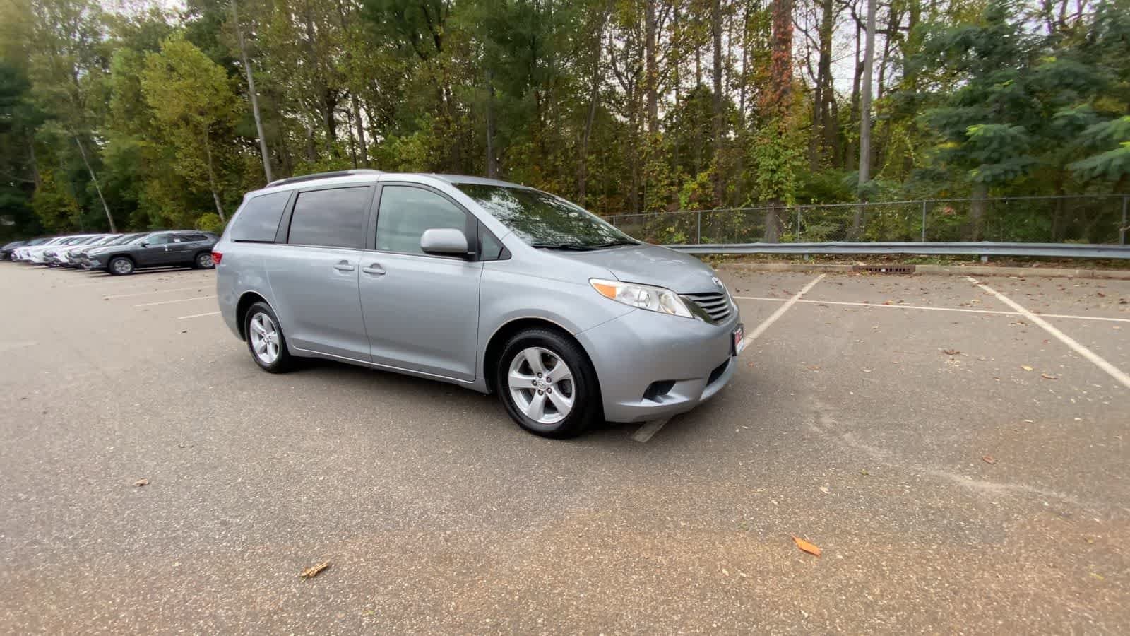 Thumbnail: 2015 Toyota Sienna - 2